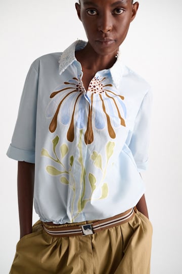 Dorothee Schumacher Bluse mit floralem Signature-Print aus Baumwoll-Popeline dream flower blue