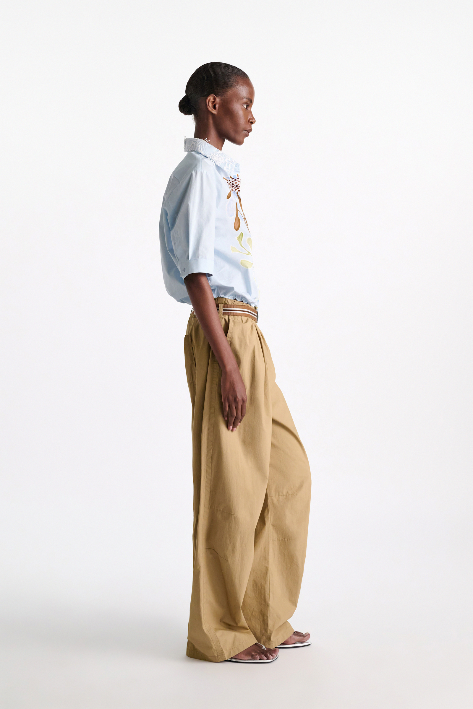 Dorothee Schumacher Hose mit Bundfältchen aus garment washed Baumwoll-Popeline desert