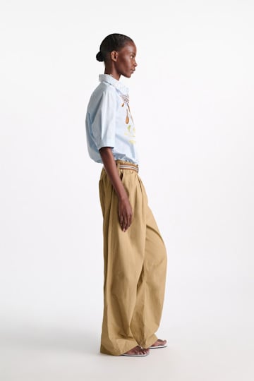 Dorothee Schumacher Hose mit Bundfältchen aus garment washed Baumwoll-Popeline desert