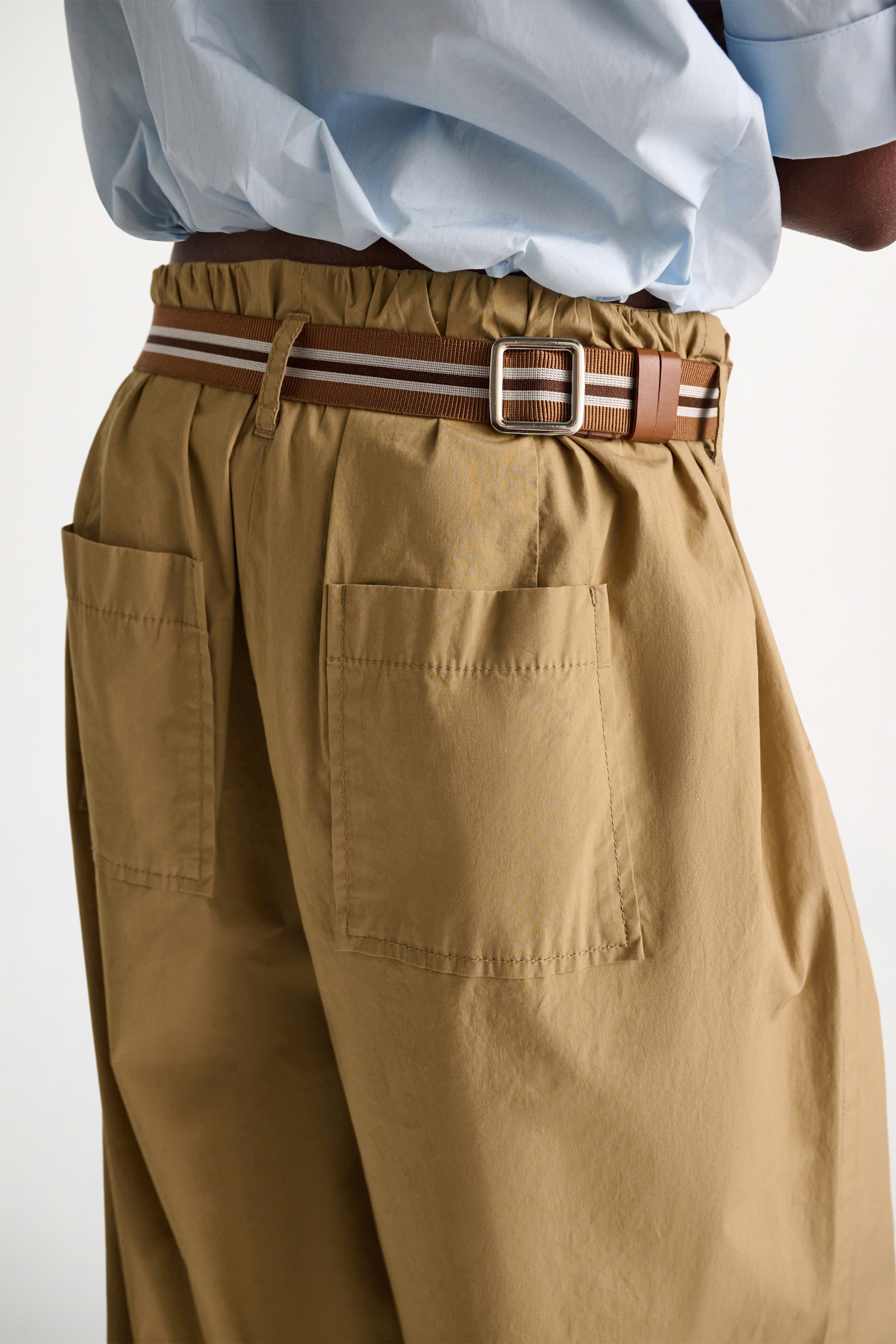 Dorothee Schumacher Hose mit Bundfältchen aus garment washed Baumwoll-Popeline desert