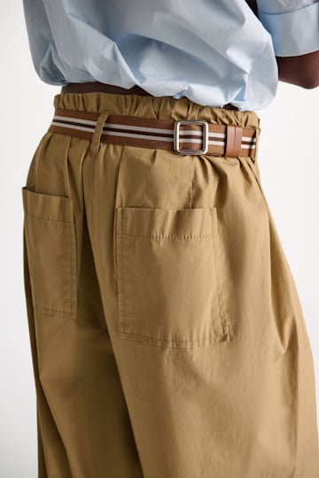 Dorothee Schumacher Hose mit Bundfältchen aus garment washed Baumwoll-Popeline desert