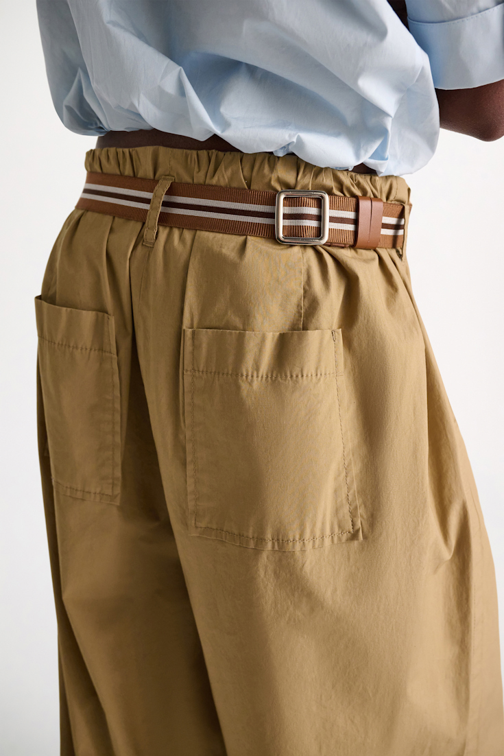 Dorothee Schumacher Hose mit Bundfältchen aus garment washed Baumwoll-Popeline desert