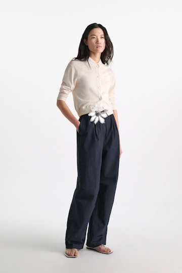 Dorothee Schumacher Pleated pants in garment washed cotton poplin dark navy