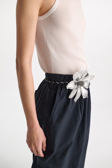 Dorothee Schumacher Hose mit Bundfältchen aus garment washed Baumwoll-Popeline dark navy