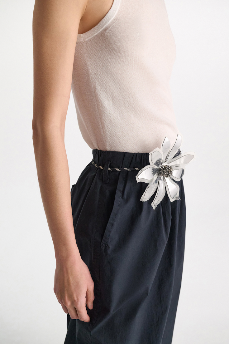 Dorothee Schumacher Pleated pants in garment washed cotton poplin dark navy