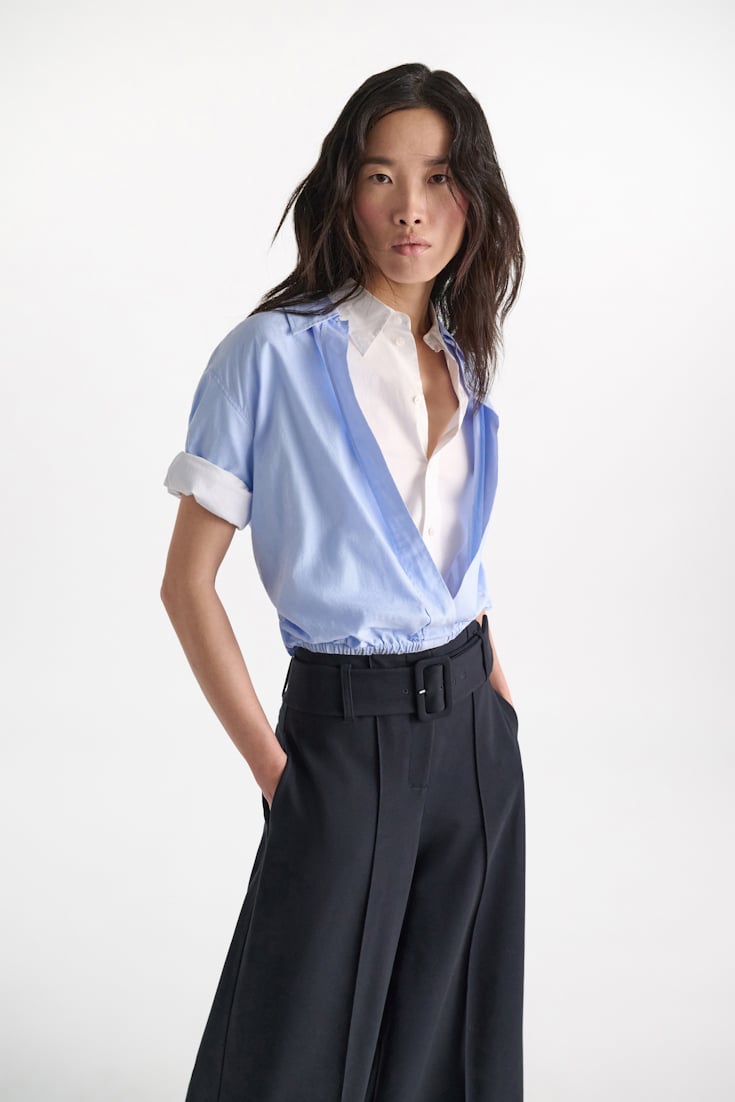 Dorothee Schumacher Zweilagige, kurz geschnittene Blousonbluse oxford blue