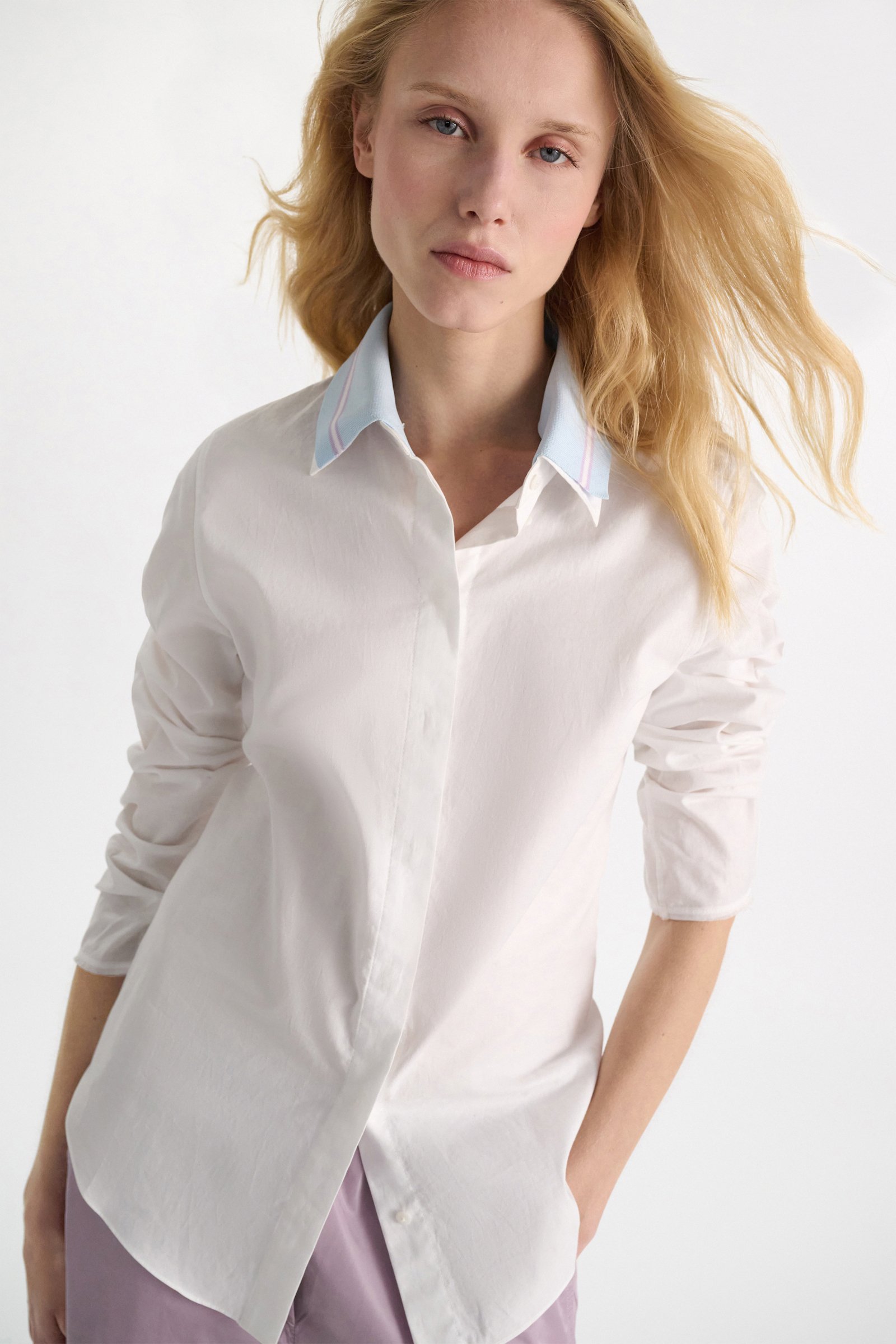 Dorothee Schumacher Bluse mit abnehmbarem, gestreiftem Polokragen aus Baumwoll-Oxford pure white