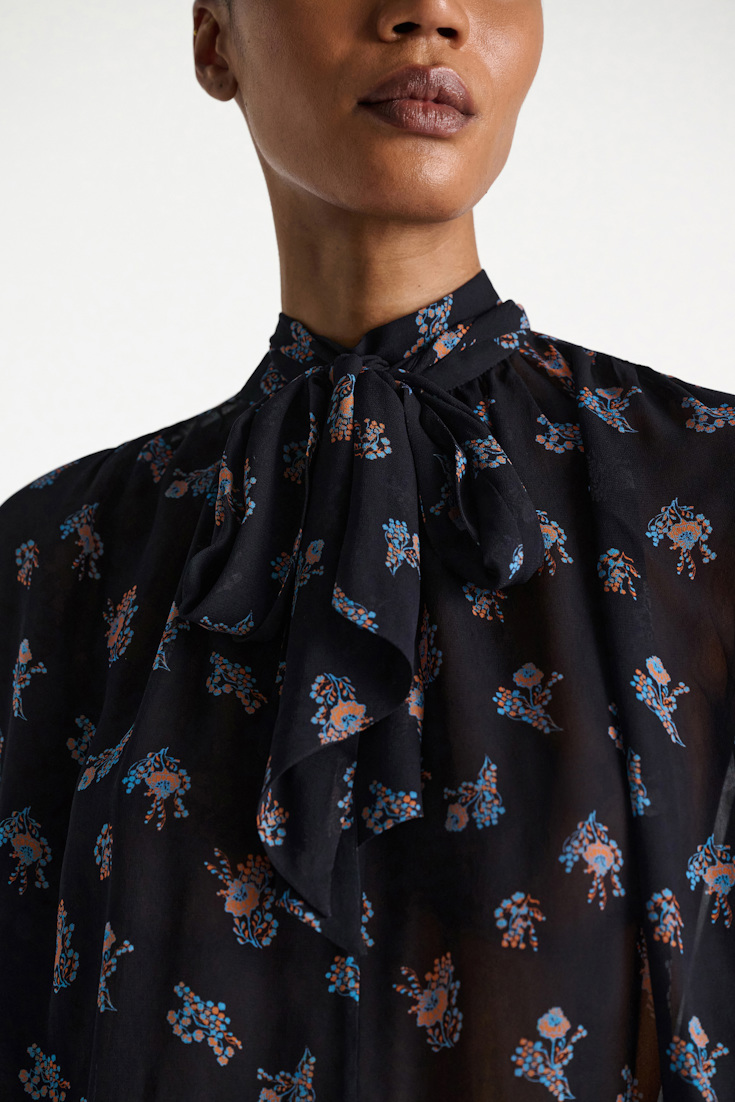 Dorothee Schumacher Extra boxy, printed georgette blouse Little Daydream navy orange