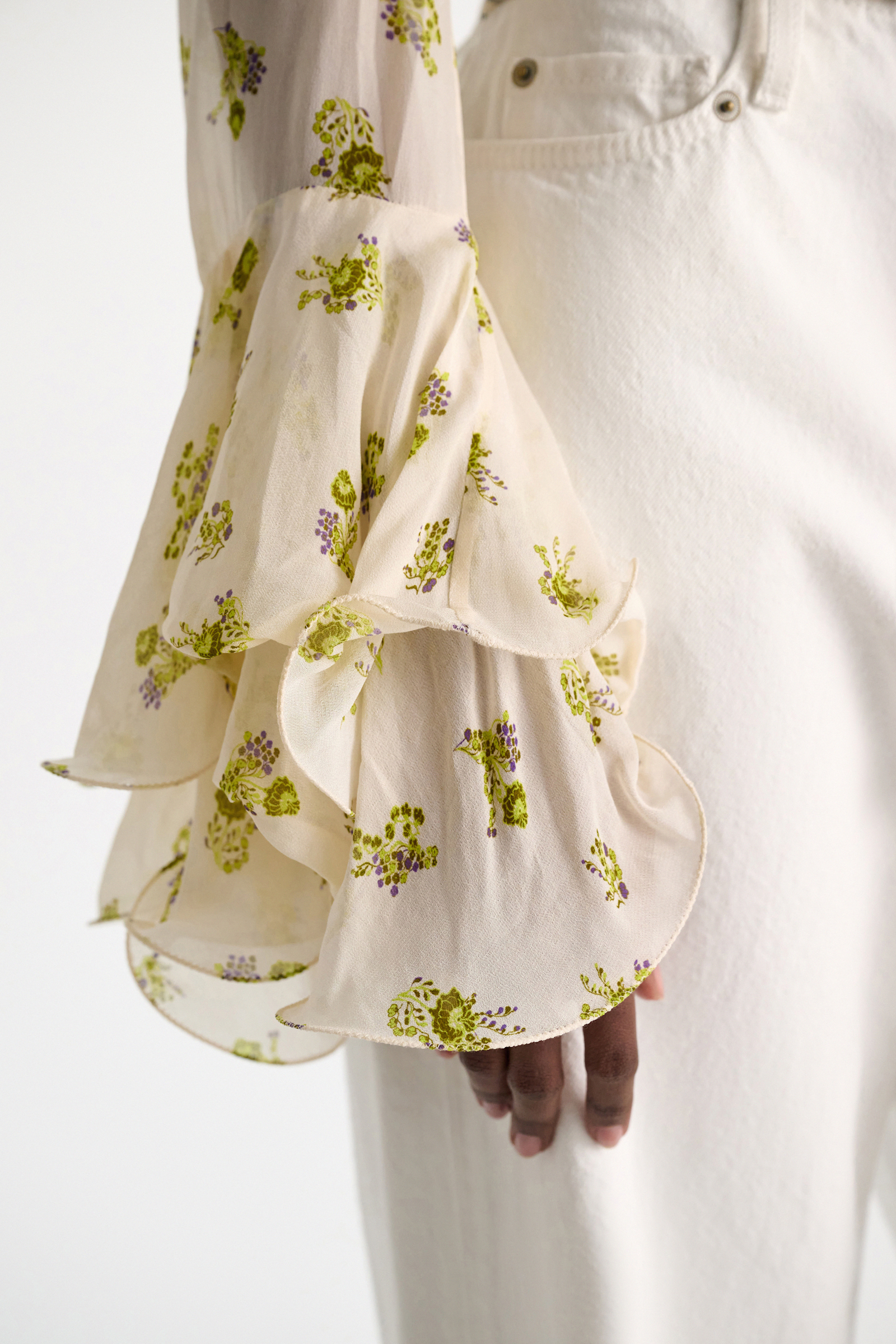 Dorothee Schumacher T-Blouse mit Volant-Details aus bedrucktem Georgette Little Daydream lemon