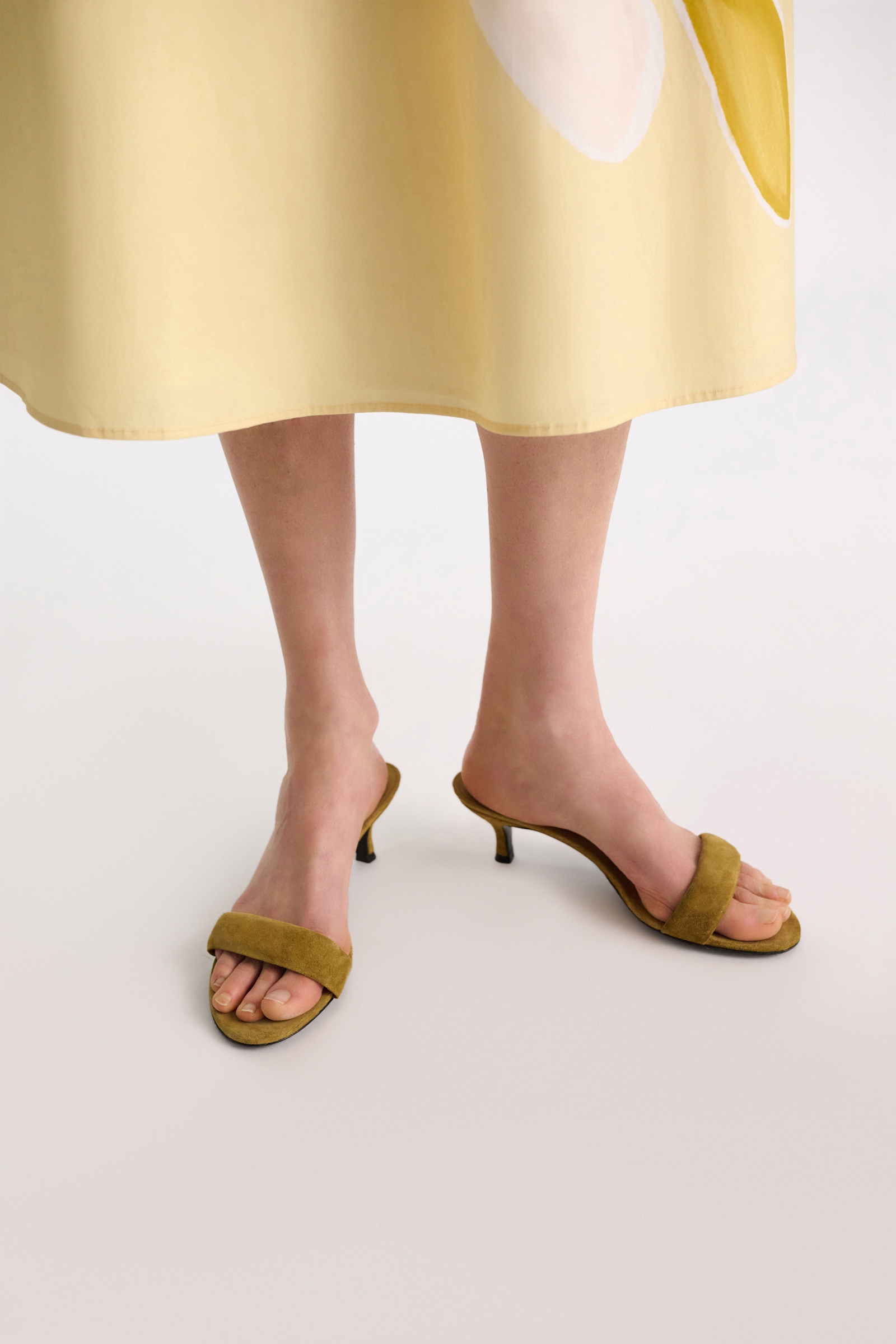 Dorothee Schumacher Mules mit Kitten Heel dafne green