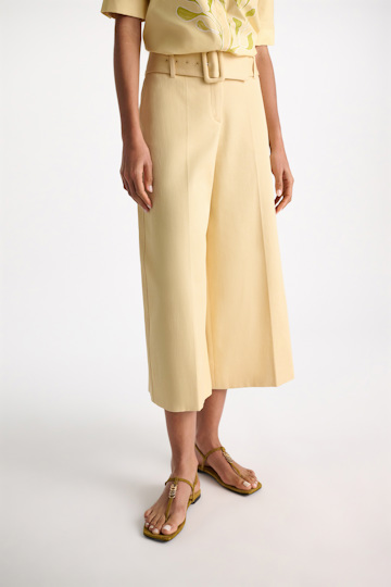 Dorothee Schumacher Flache Sandalen mit T-Strap dafne green