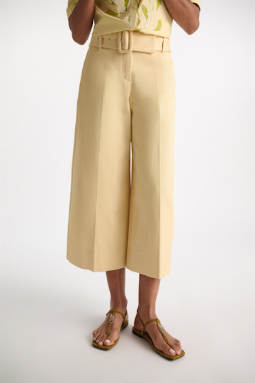 Dorothee Schumacher Flache Sandalen mit T-Strap dafne green