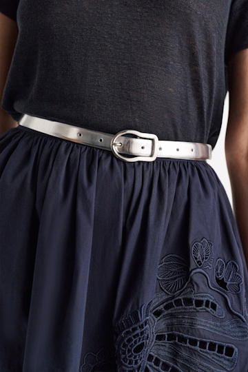 Dorothee Schumacher Gürtel aus Metallic-Leder mit Spiegeleffekt silver