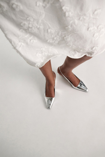 Dorothee Schumacher Slingback-Keilabsatzschuhe mit grafischer Kontur silver