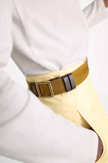 Dorothee Schumacher Elastischer Gürtel mit D-Rose Schnappschließe khaki