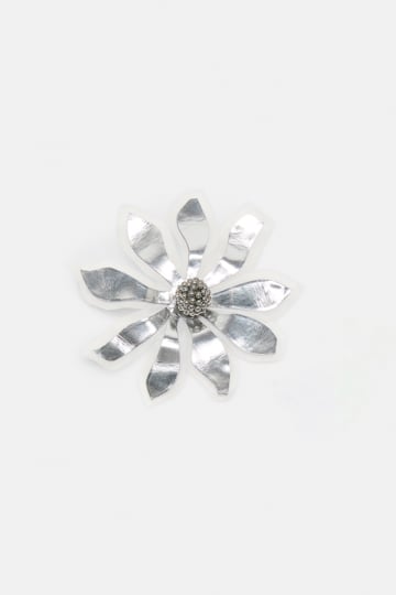 Dorothee Schumacher Brosche aus Leder und Organza mit Perlen in der Mitte silver