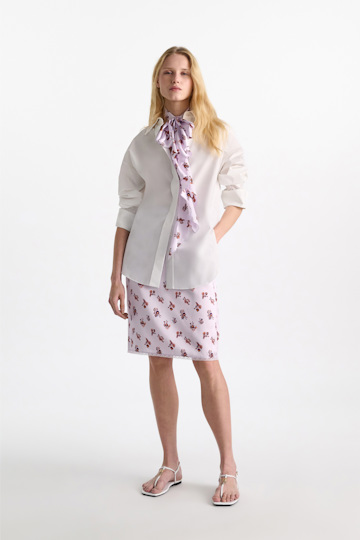Dorothee Schumacher Volantschal aus beidseitig bedrucktem Seidensatin little daydream lilac