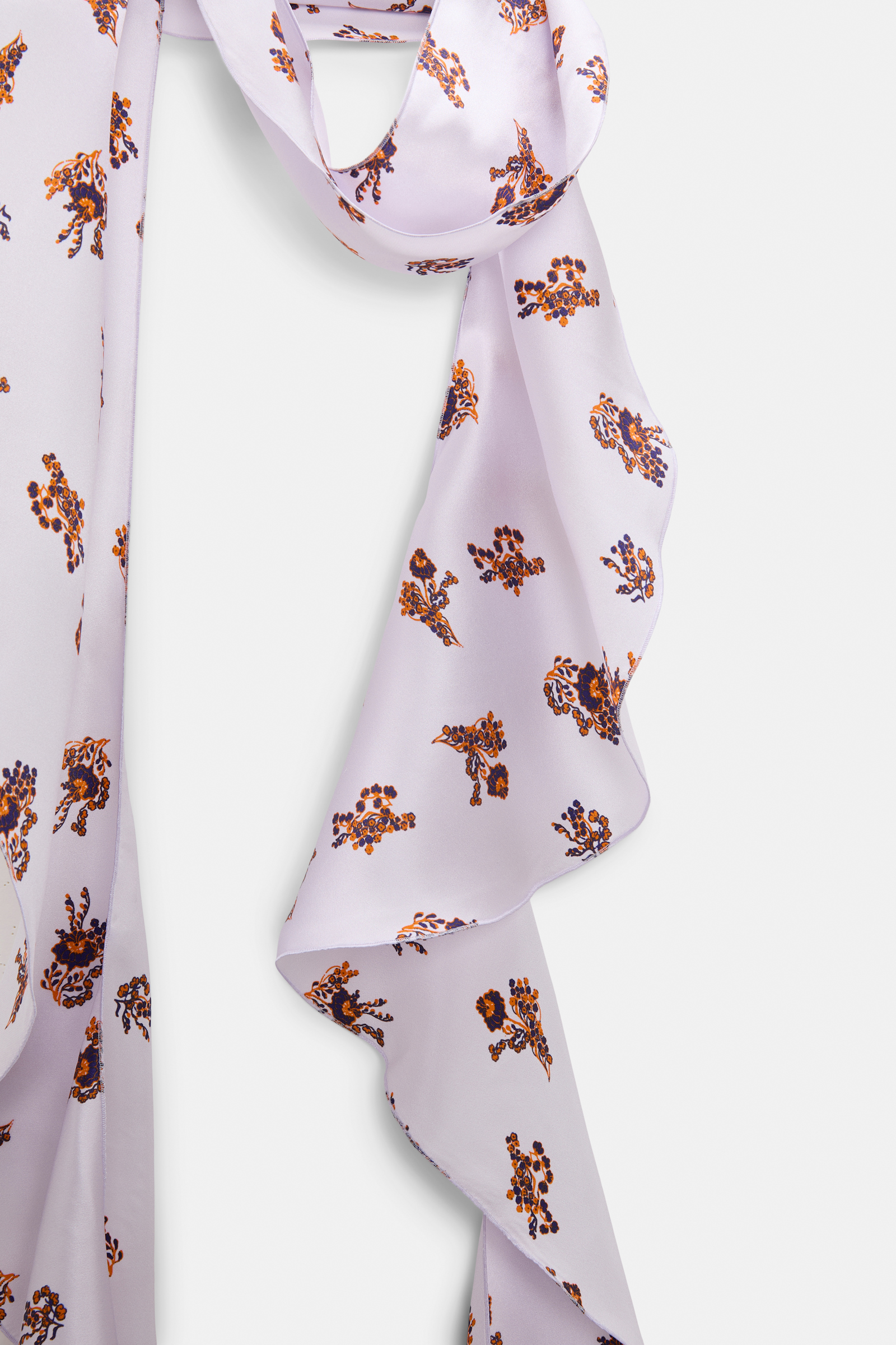 Dorothee Schumacher Volantschal aus beidseitig bedrucktem Seidensatin little daydream lilac