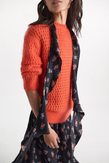 Dorothee Schumacher Volantschal aus beidseitig bedrucktem Seidensatin Little Daydream navy orange