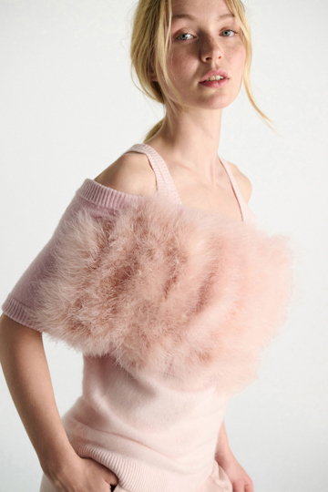 Dorothee Schumacher Merino-cashmere accessory with feathers powder