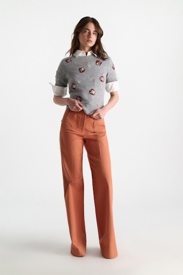 Dorothee Schumacher Kurzärmeliges, besticktes Oberteil aus Merino und Kaschmir grey blooming bordeaux