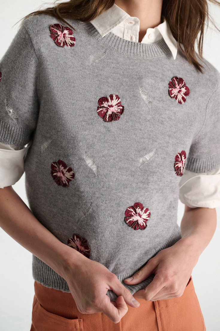 Dorothee Schumacher Kurzärmeliges, besticktes Oberteil aus Merino und Kaschmir grey blooming bordeaux