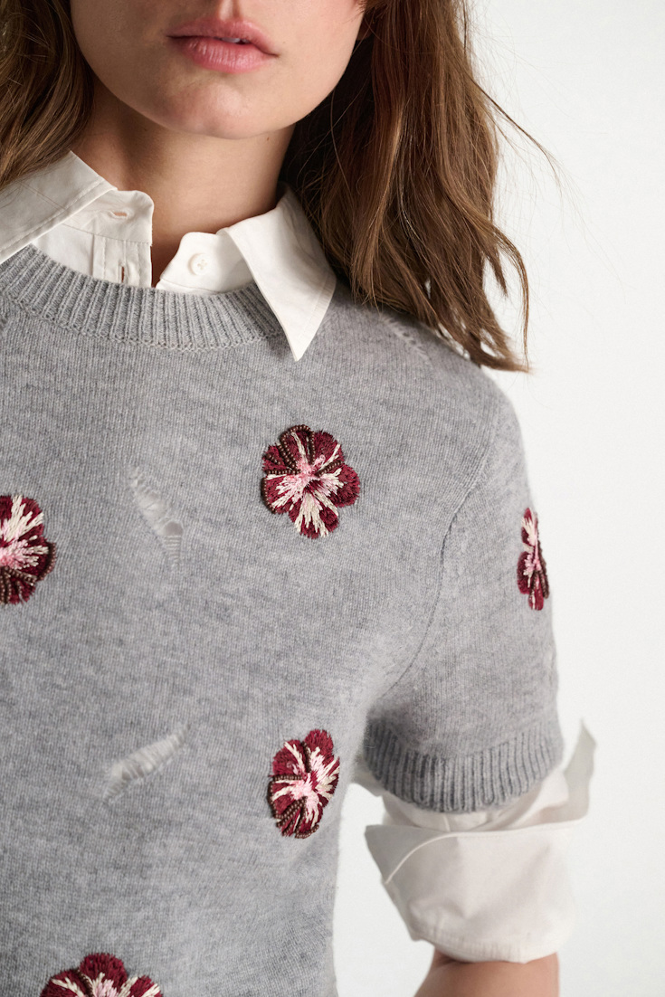 Dorothee Schumacher Kurzärmeliges, besticktes Oberteil aus Merino und Kaschmir grey blooming bordeaux