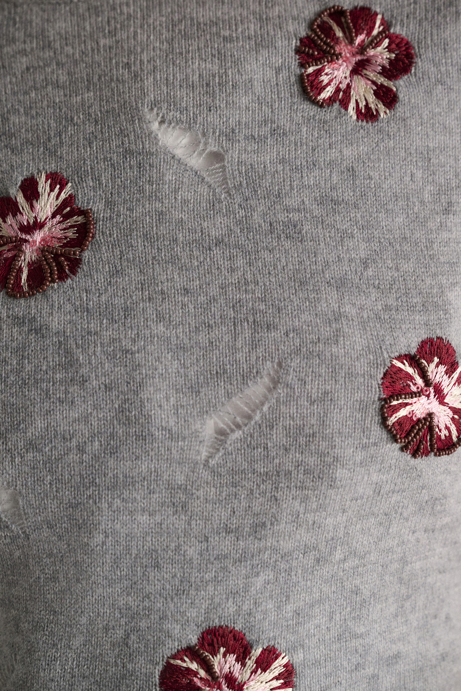 Dorothee Schumacher Kurzärmeliges, besticktes Oberteil aus Merino und Kaschmir grey blooming bordeaux