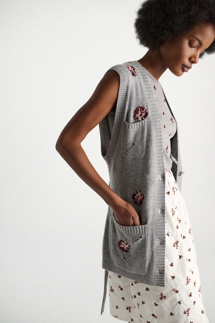 Dorothee Schumacher Embellished Merino-cashmere vest grey blooming bordeaux