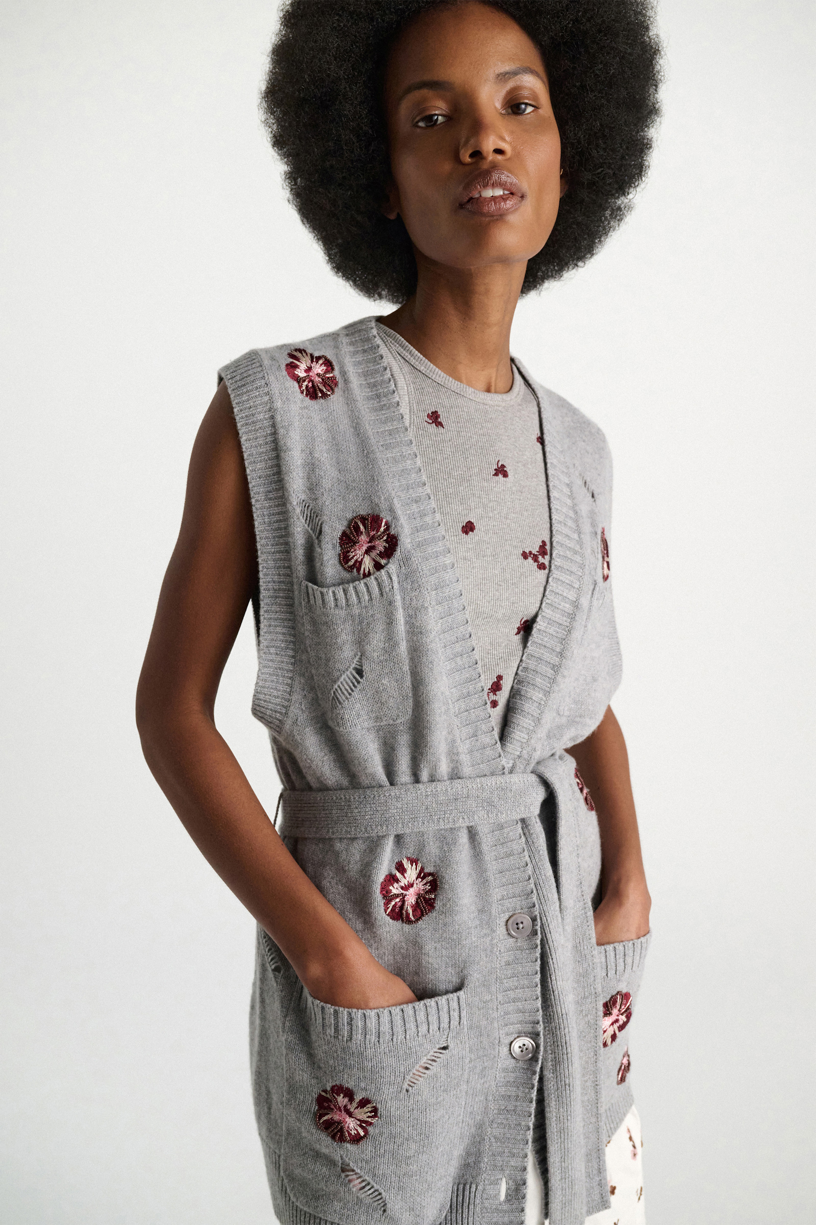 Dorothee Schumacher Embellished Merino-cashmere vest grey blooming bordeaux