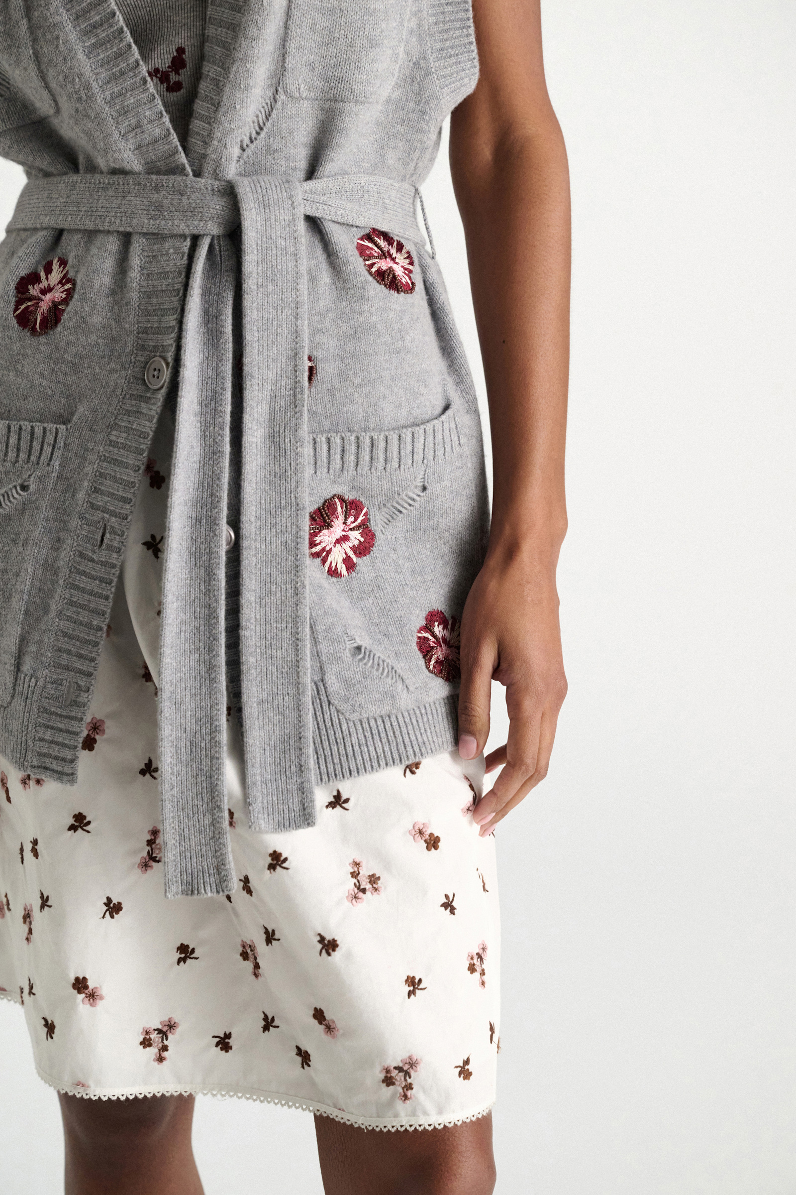 Dorothee Schumacher Embellished Merino-cashmere vest grey blooming bordeaux