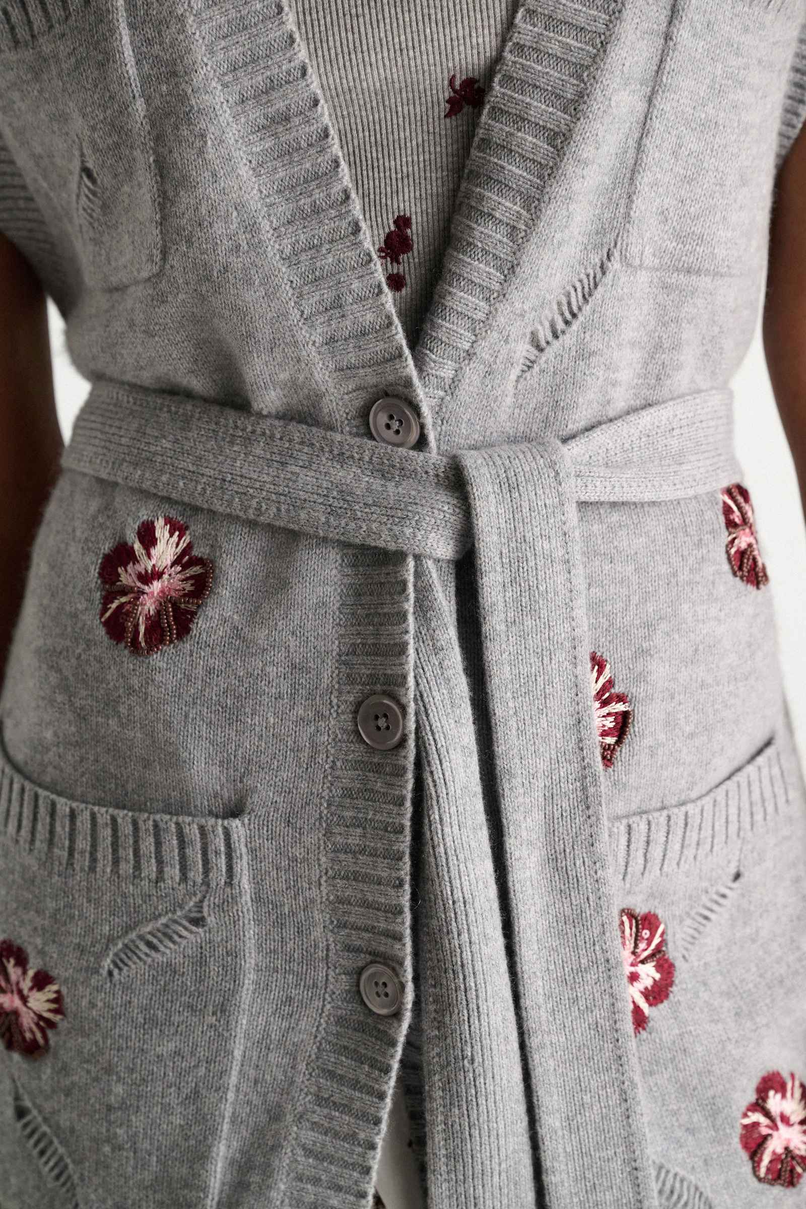 Dorothee Schumacher Embellished Merino-cashmere vest grey blooming bordeaux