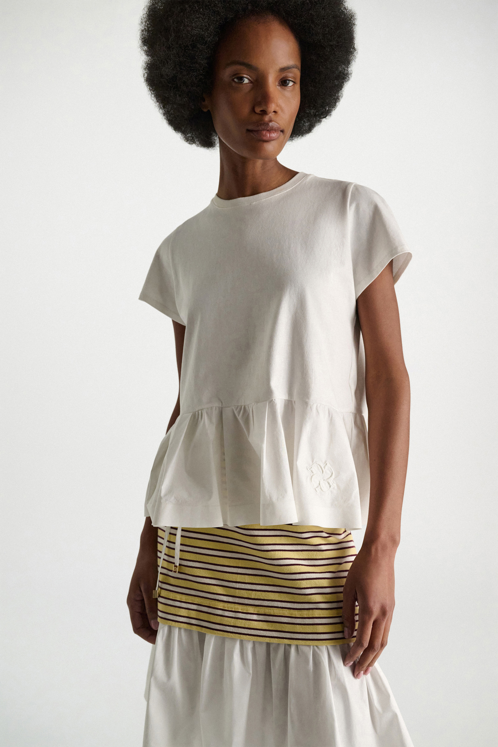 Dorothee Schumacher Rundhals-T-Shirt mit Schößchen aus Baumwolljersey camellia white