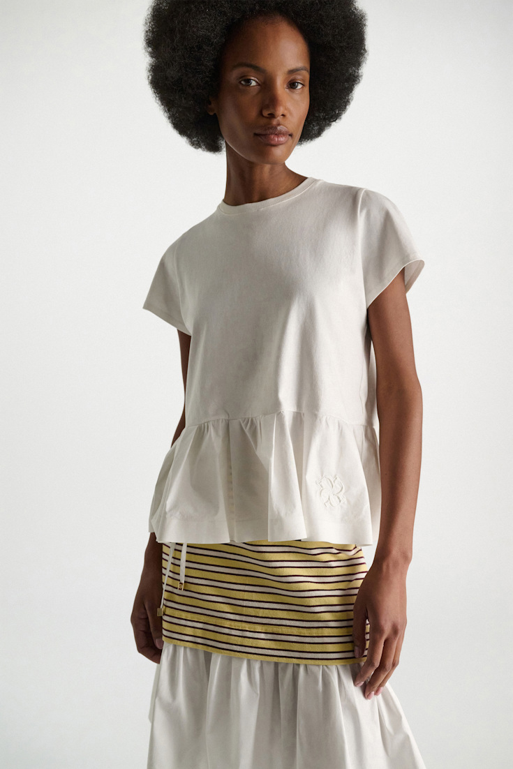 Dorothee Schumacher Rundhals-T-Shirt mit Schößchen aus Baumwolljersey camellia white