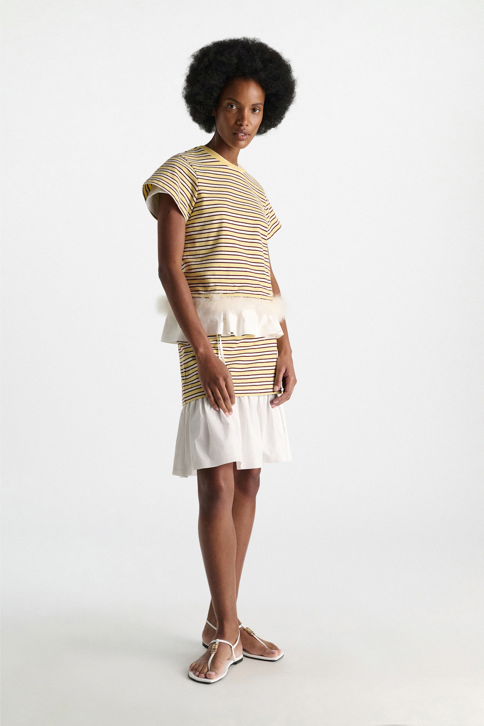 Dorothee Schumacher Gestreiftes T-Shirt mit Federbesatz jersey stripe