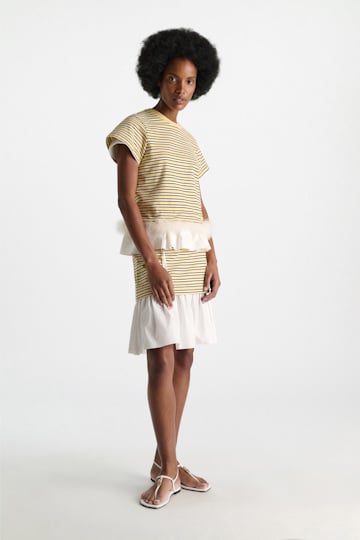 Dorothee Schumacher Gestreiftes T-Shirt mit Federbesatz jersey stripe