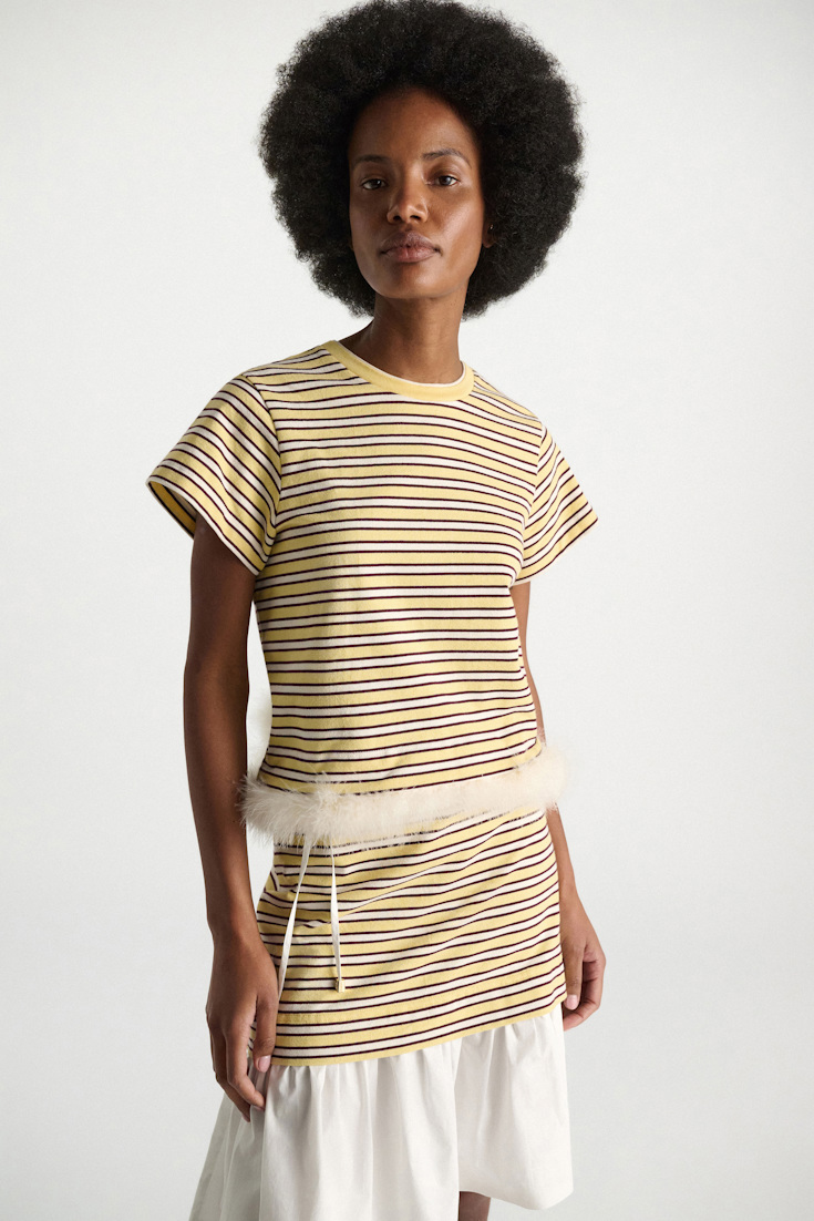 Dorothee Schumacher Gestreiftes T-Shirt mit Federbesatz jersey stripe