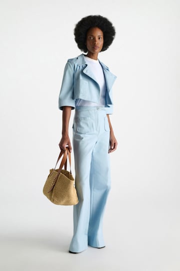 Dorothee Schumacher Rundhals-T-Shirt in verkürzter Passform sky