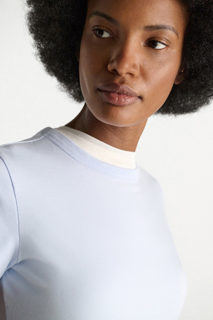 Dorothee Schumacher Rundhals-T-Shirt in verkürzter Passform sky