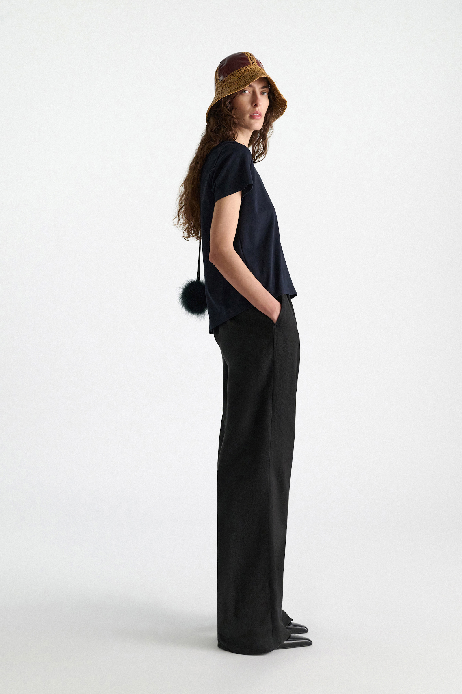 Dorothee Schumacher T-Shirt mit Schlitz am Rücken und Federdetail dark navy