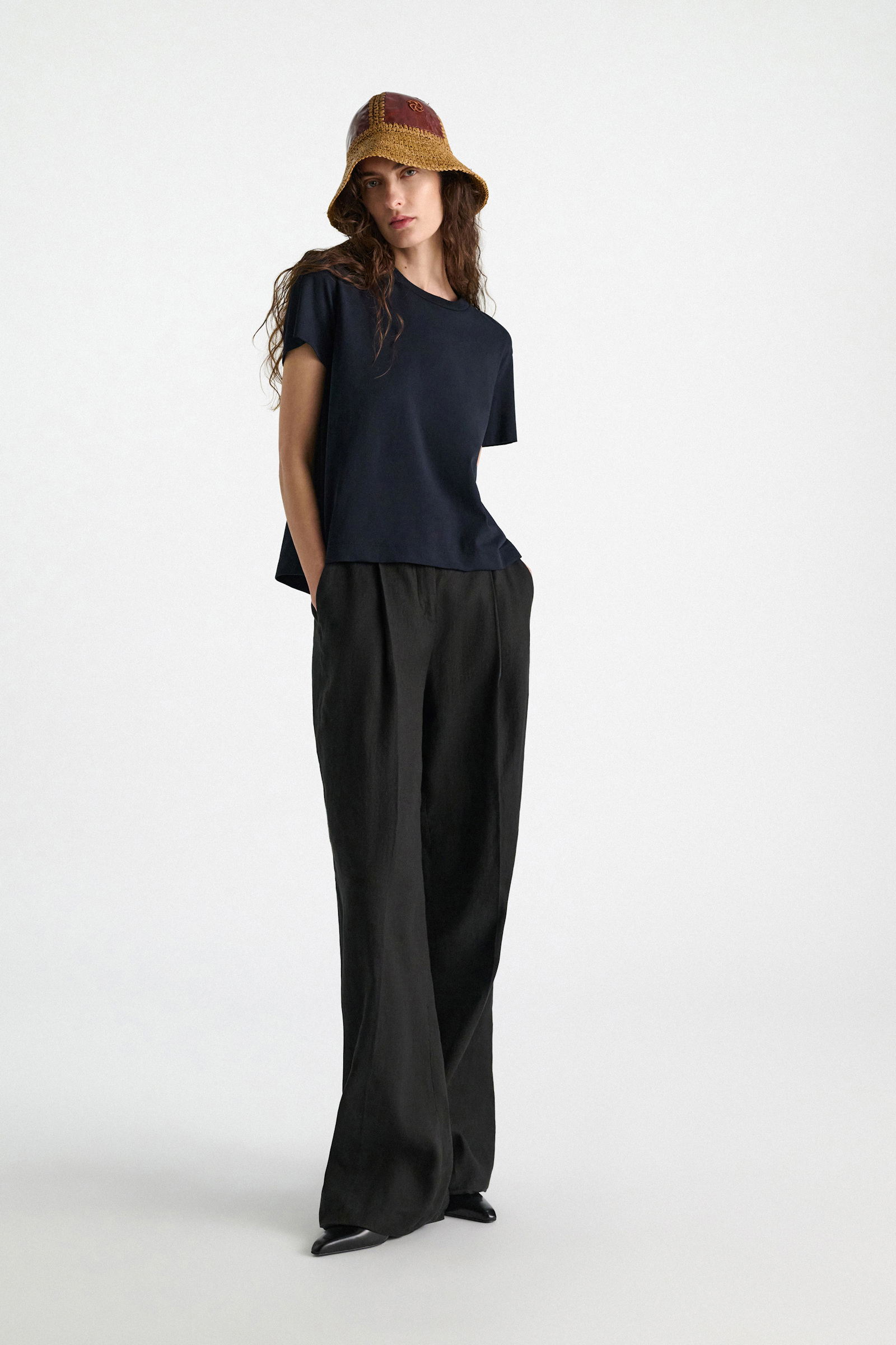 Dorothee Schumacher T-Shirt mit Schlitz am Rücken und Federdetail dark navy