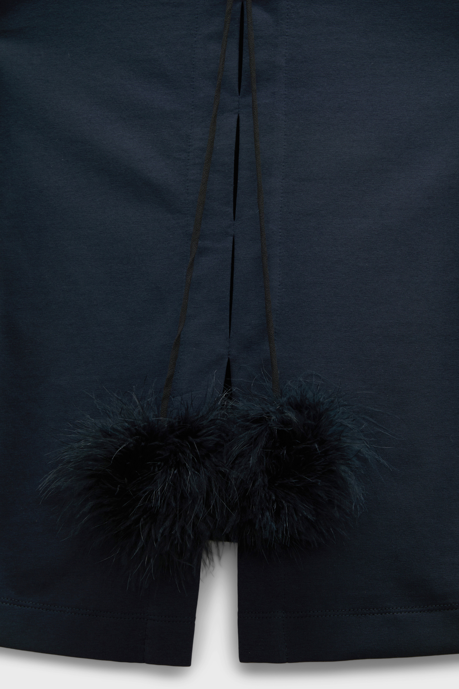 Dorothee Schumacher T-Shirt mit Schlitz am Rücken und Federdetail dark navy