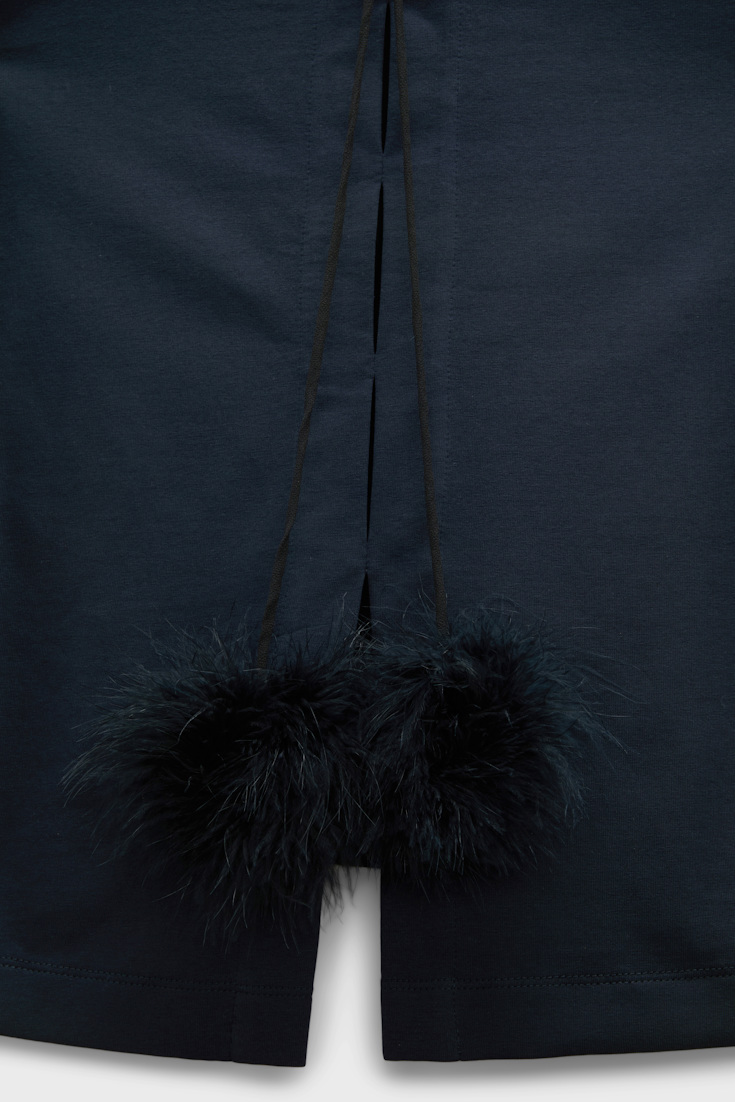 Dorothee Schumacher T-Shirt mit Schlitz am Rücken und Federdetail dark navy