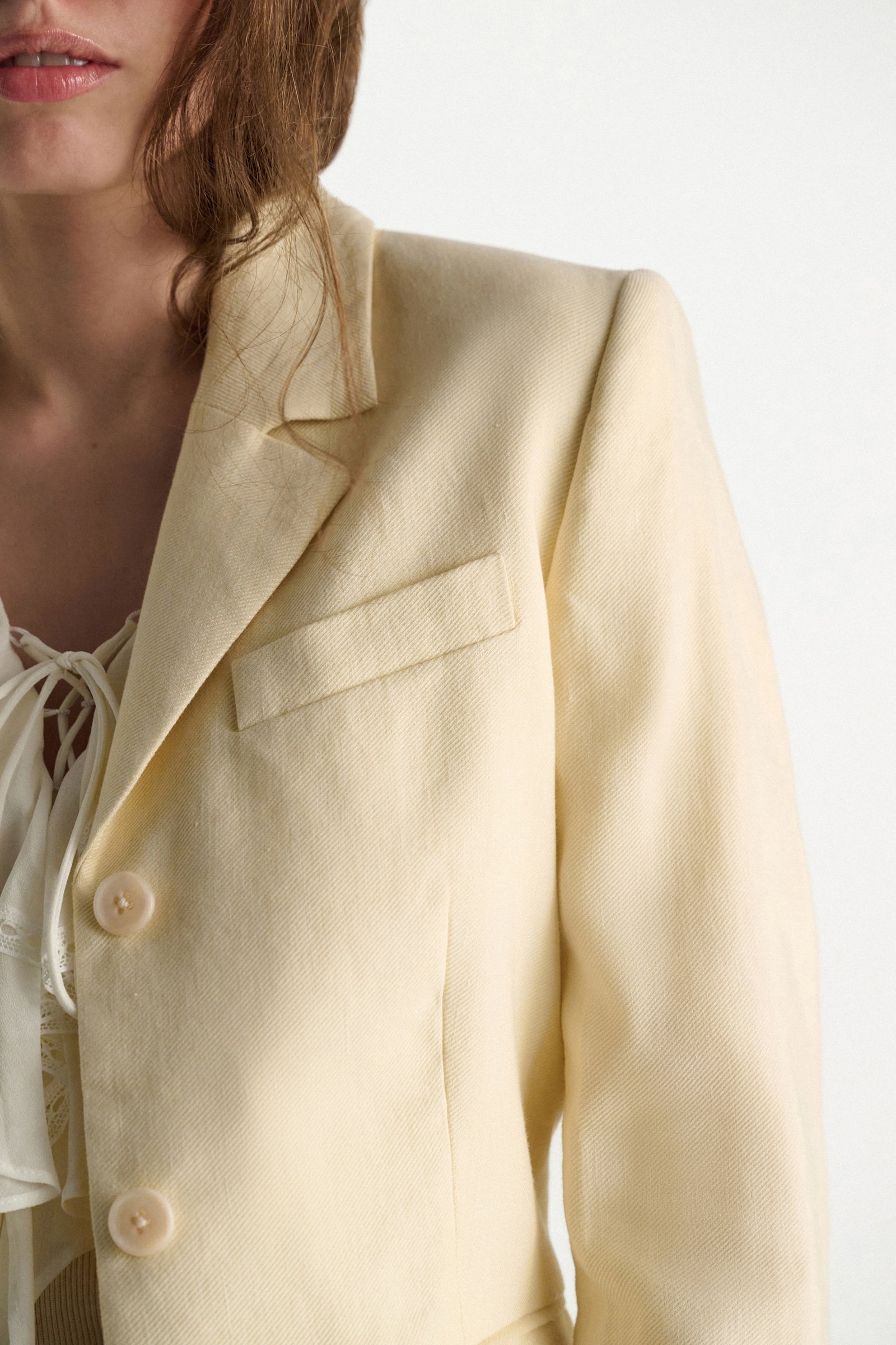 Dorothee Schumacher Linen-cotton shrunken blazer champagner