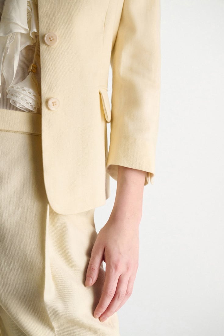 Dorothee Schumacher Linen-cotton shrunken blazer champagner