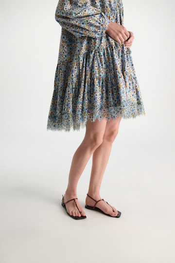 Dorothee Schumacher Kurzes voluminöses Kleid mit Spizendetails im Signature Print aus Baumwolle mini boho flower blue