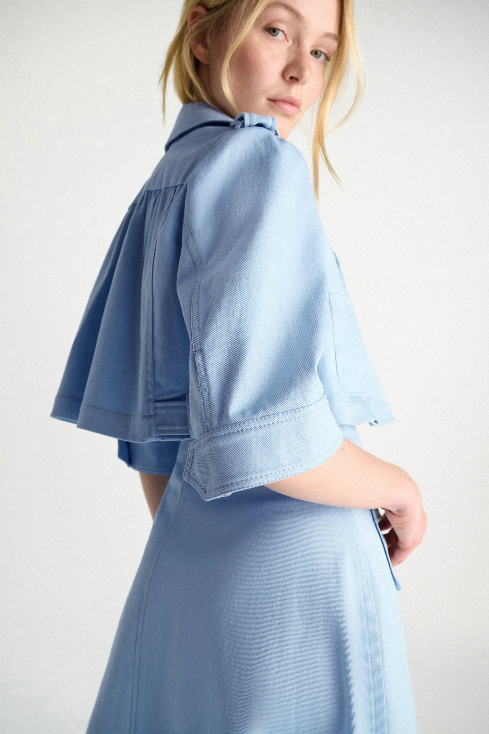 Dorothee Schumacher Cropped Jacke aus Baumwolle mineral blue