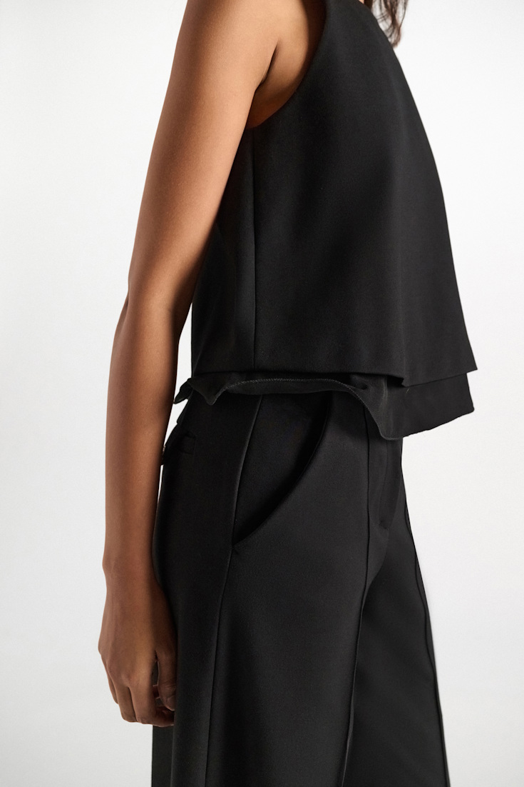 Dorothee Schumacher Shell in Punto Milano with georgette hem pure black Model Detail View