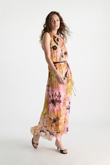 Dorothee Schumacher Midi-Kleid mit Blumenbrosche im Signature Print aus Viskose-Georgette boho flower print