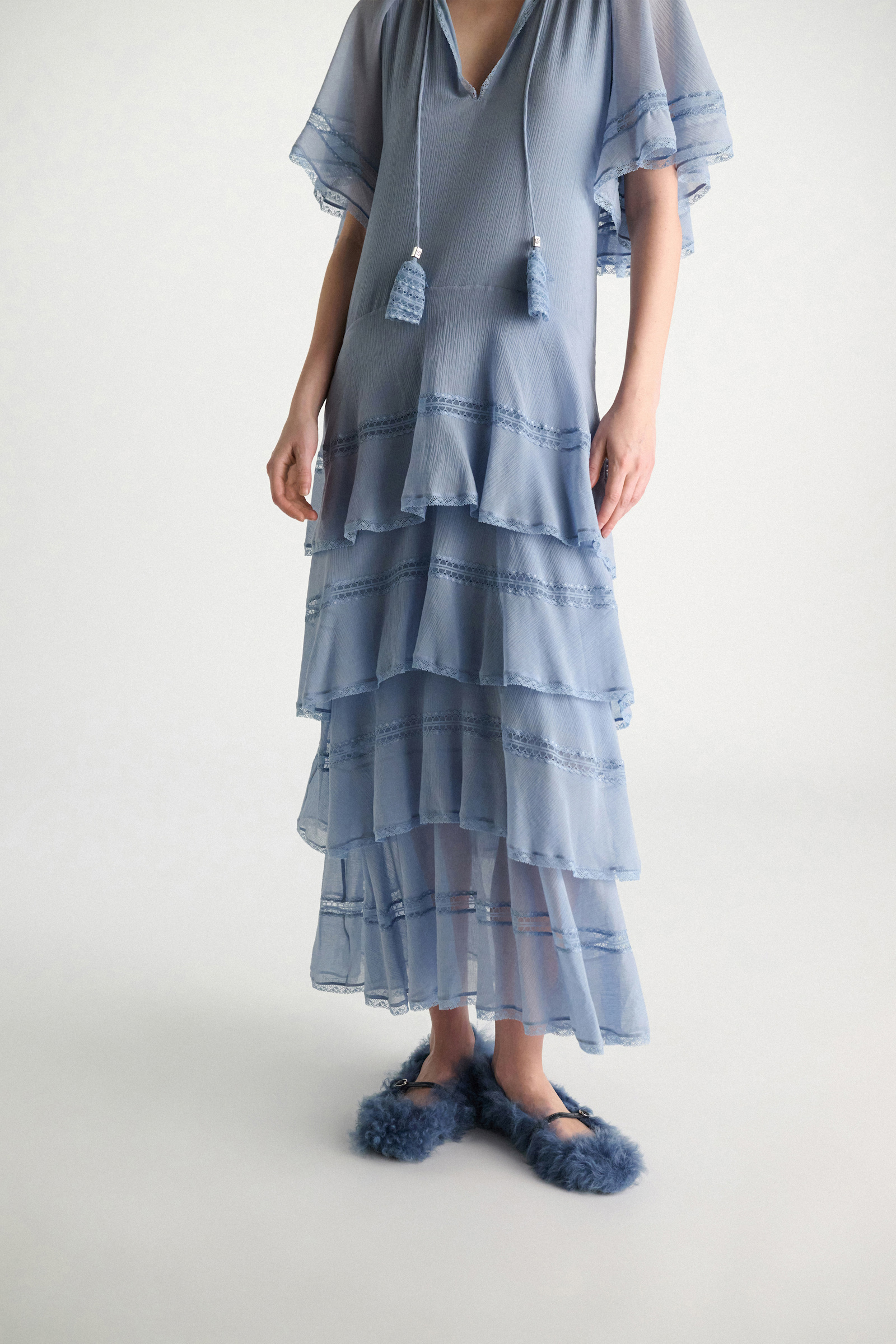 Dorothee Schumacher Lagenkleid aus crinkled Baumwoll-Seiden-Georgette mineral blue